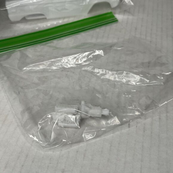 Revell Ford Bronco 1:25 Scale Plastic Model Kit Unbuilt Collector Car PARTS ONLY - Picture 13 of 13